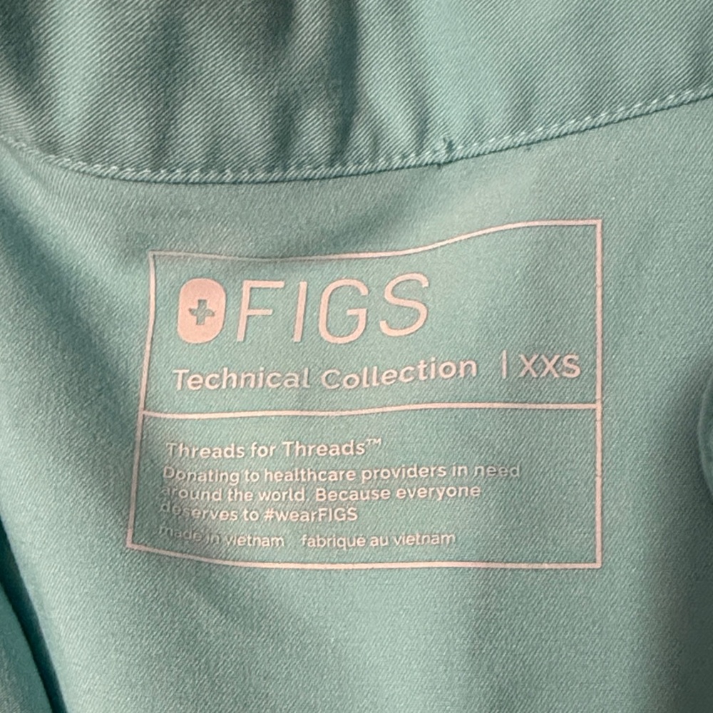 Figs Aqua Sleeveless Figs Top - Picture 4 of 10